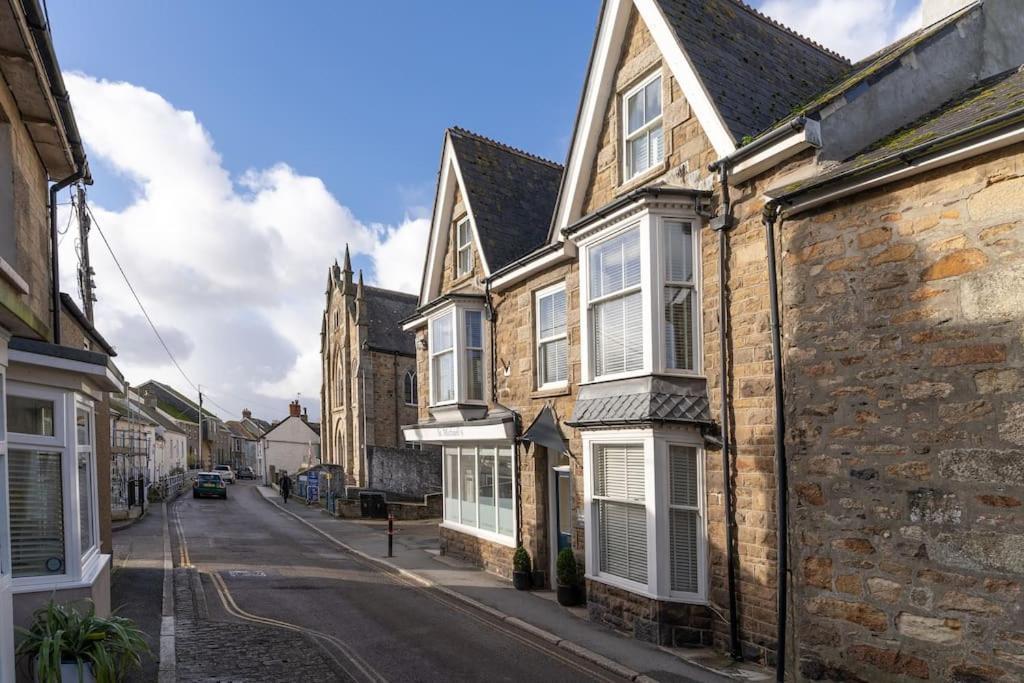 Room 1, Hotel Style Double Bedroom In Marazion Exterior photo